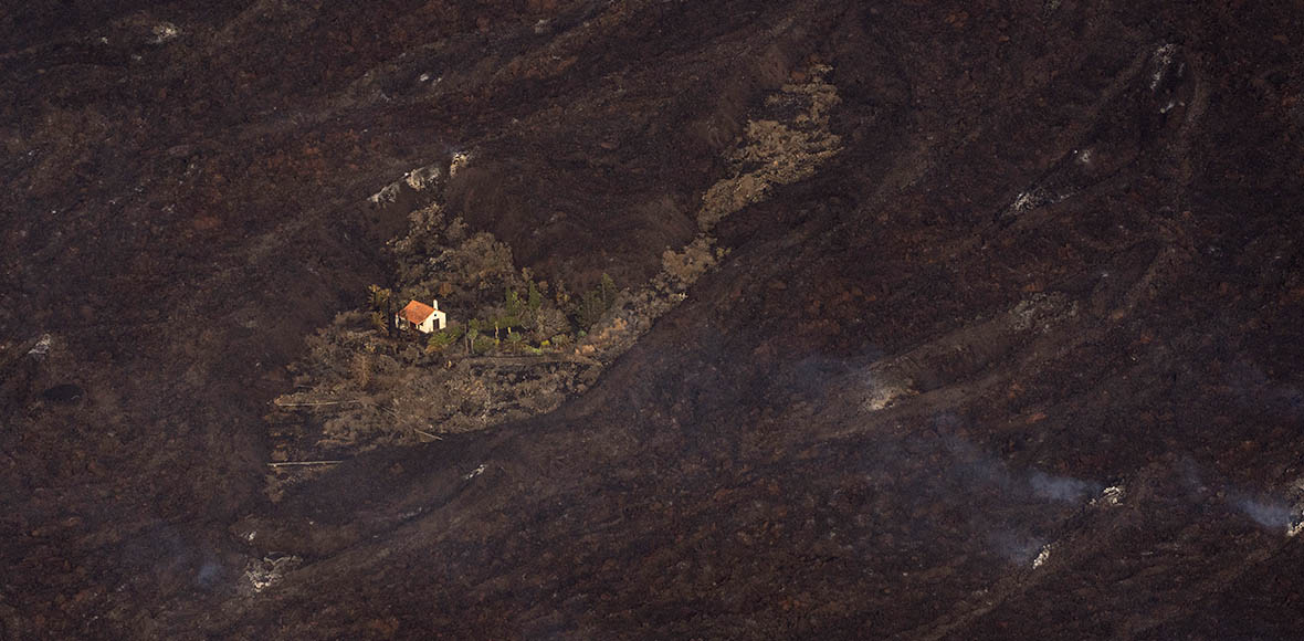Ποτάμια λάβας ρέουν από το ηφαίστειο της Λα Πάλμα